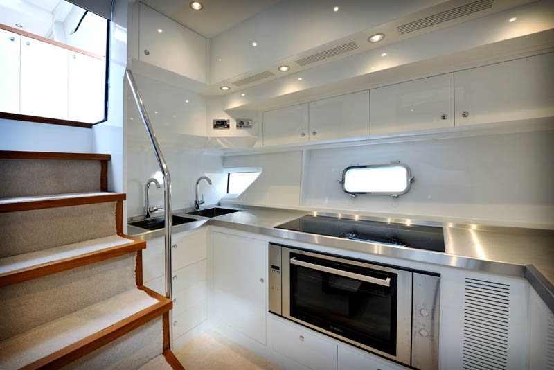 Sarnico Grande Yacht - Kitchenette